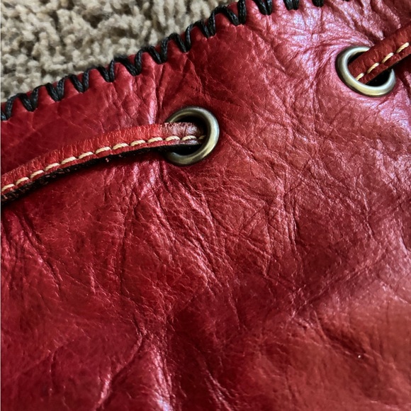 Patricia Nash Carrara fringe crossbody bag berry red - Picture 4 of 8